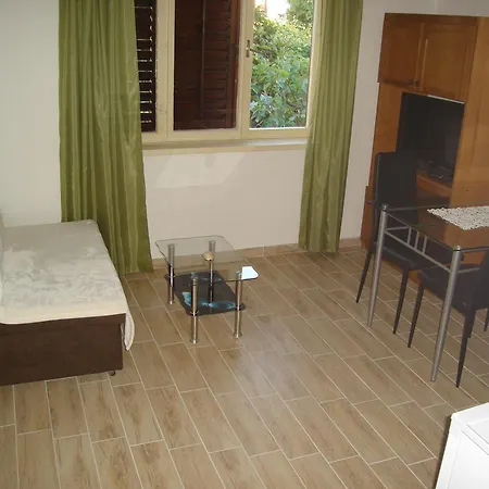 Dana Apartment *